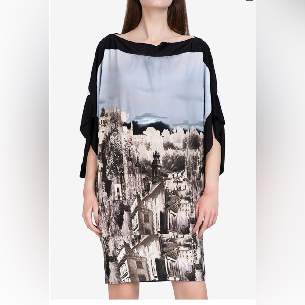 Y2K BCBG MaxAzria Womens
CityScape Print Silky dress size M